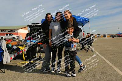 media/Nov-04-2023-Team Topak Racing (Sat) [[3ea126884b]]/Around the Pits/